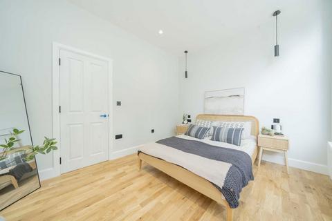 2 bedroom flat for sale, Hornsey Road, London N7