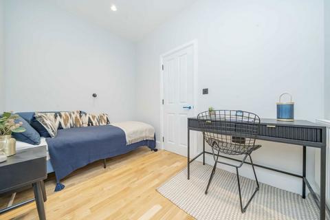 2 bedroom flat for sale, Hornsey Road, London N7