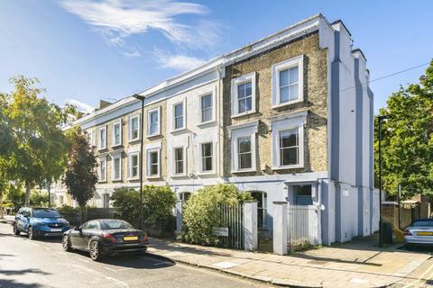 2 bedroom flat for sale, Axminster Road, London N7