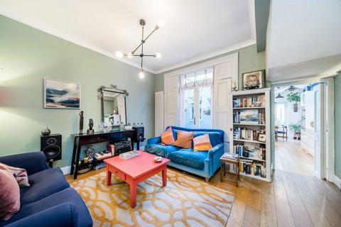 2 bedroom flat for sale, Axminster Road, London N7