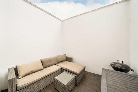 2 bedroom flat for sale, Hornsey Road, London N19