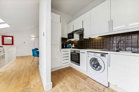 3 bedroom flat for sale, Empire Square, London N7