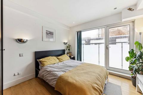 3 bedroom flat for sale, Empire Square, London N7