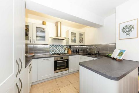 2 bedroom flat for sale, Tufnell Park Road, London N7