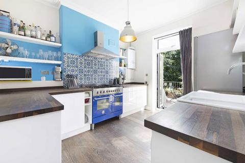 3 bedroom maisonette for sale, Axminster Road, London N7