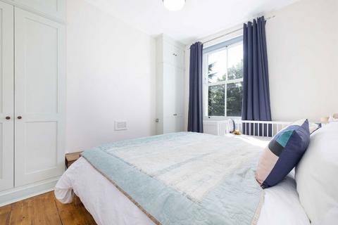 3 bedroom maisonette for sale, Axminster Road, London N7