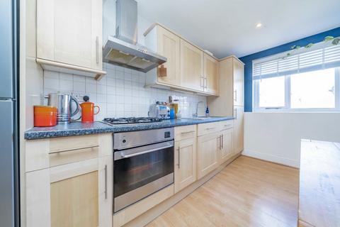 1 bedroom flat for sale, Tollington Road, London N7