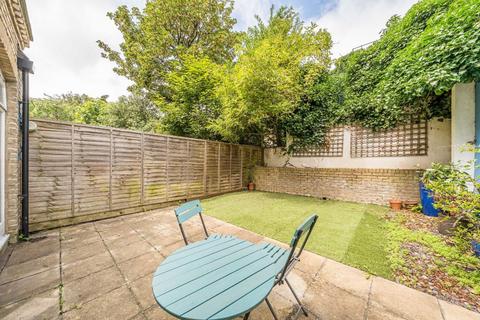 2 bedroom flat for sale, Tollington Way, London N7