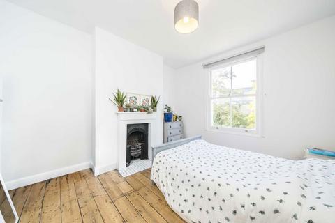 2 bedroom flat for sale, Axminster Road, London N7