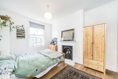 2 bedroom flat for sale, Axminster Road, London N7