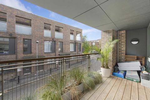 2 bedroom flat for sale, Charles Street, London N19