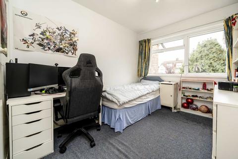 4 Roseacre Close, London, W13 8DG