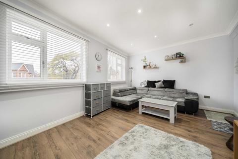 2 bedroom flat for sale, Queens Parade, London W5