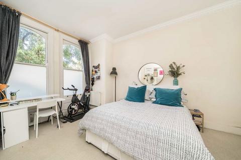 2 bedroom flat for sale, Freeland Road, London W5