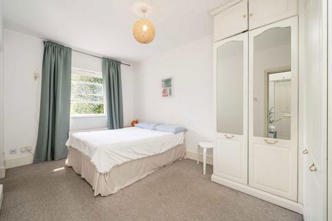 3 bedroom flat for sale, Mattock Lane, London W5