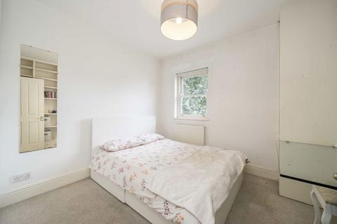 3 bedroom flat for sale, Mattock Lane, London W5