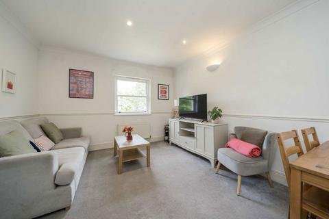 3 bedroom flat for sale, Mattock Lane, London W5