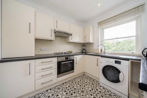 3 bedroom flat for sale, Mattock Lane, London W5