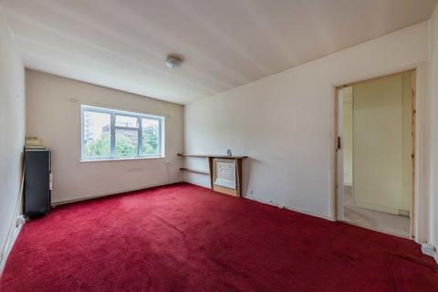 1 bedroom flat for sale, Mattock Lane, London W5