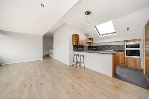 2 bedroom flat for sale, Mount Park Road, London W5