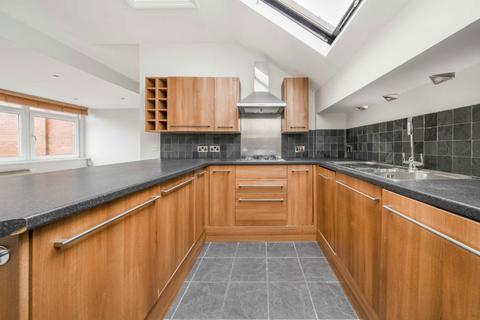 2 bedroom flat for sale, Mount Park Road, London W5