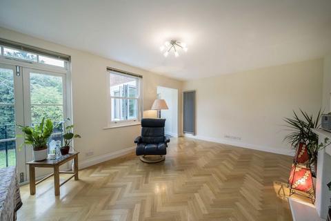 3 bedroom flat for sale, St. Leonards Road, London W13