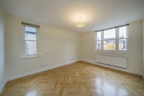 3 bedroom flat for sale, St. Leonards Road, London W13