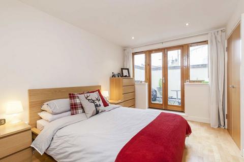 2 bedroom flat for sale, Northcote Avenue, London W5