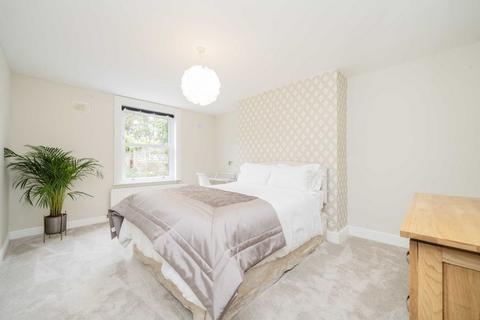 2 bedroom flat for sale, Ranelagh Road, London W5