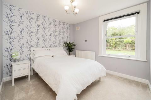 2 bedroom flat for sale, Ranelagh Road, London W5