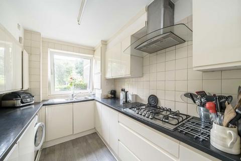 3 bedroom flat for sale, Hillcrest Road, London W5