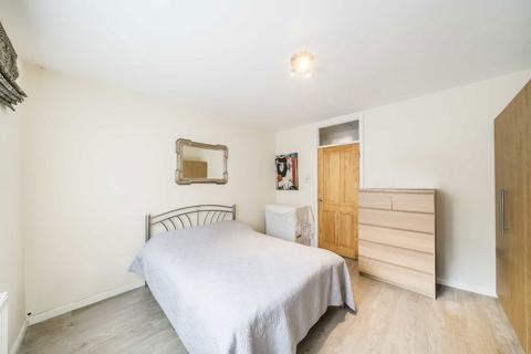 3 bedroom flat for sale, Hillcrest Road, London W5