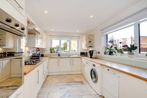 4 bedroom house for sale, Robinsons Close, London W13