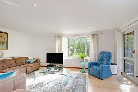 4 bedroom house for sale, Robinsons Close, London W13