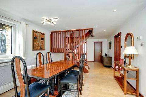 4 bedroom house for sale, Robinsons Close, London W13