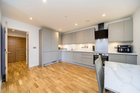 2 bedroom flat for sale, Copley Close, London W7