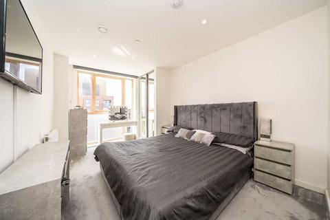 2 bedroom flat for sale, Copley Close, London W7