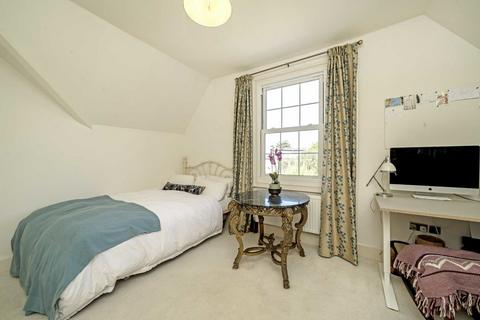 9d Warwick Road, London, W5 3XH