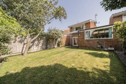 4 Robinsons Close, London, W13 0DL