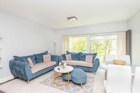 17 Pinewood Grove, London, W5 2AG