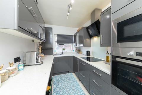 17 Pinewood Grove, London, W5 2AG