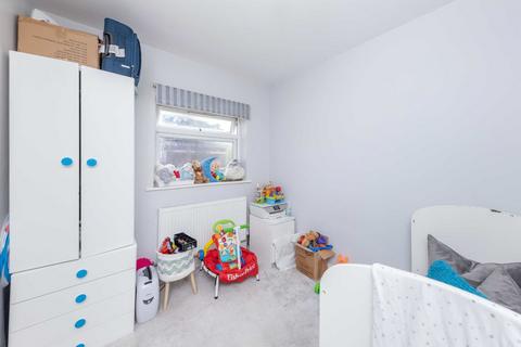 17 Pinewood Grove, London, W5 2AG