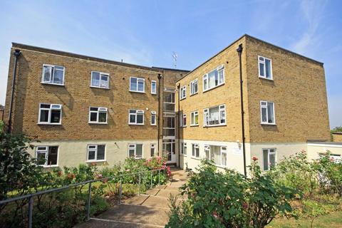 2 bedroom flat to rent, Willowmead Close, London W5