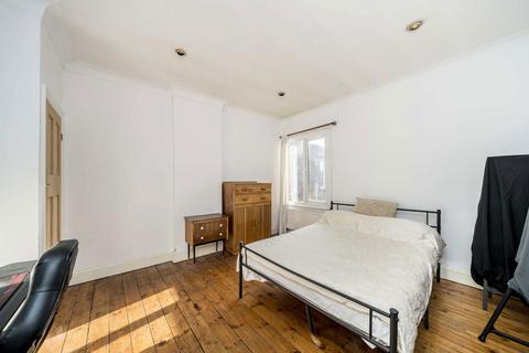 3 bedroom flat for sale, Pitshanger Lane, London W5