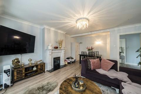 2 bedroom flat for sale, Brunswick Road, London W5