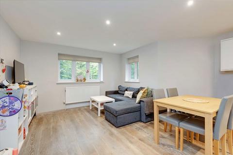 2 bedroom flat to rent, Castlebar Road, London W5