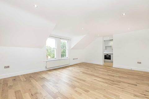 3 bedroom flat to rent, The Common, London W5