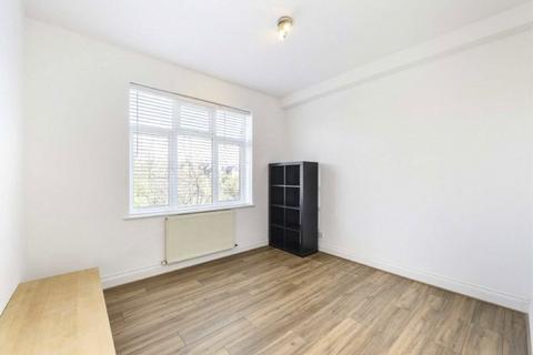 3 bedroom flat to rent, Craven Avenue, London W5