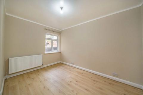 2 bedroom flat to rent, Connell Crescent, London W5