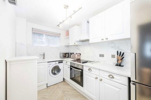 2 bedroom flat for sale, Winterburn Close, London N11